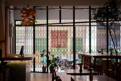 Some Place Else — George Town — photo 2