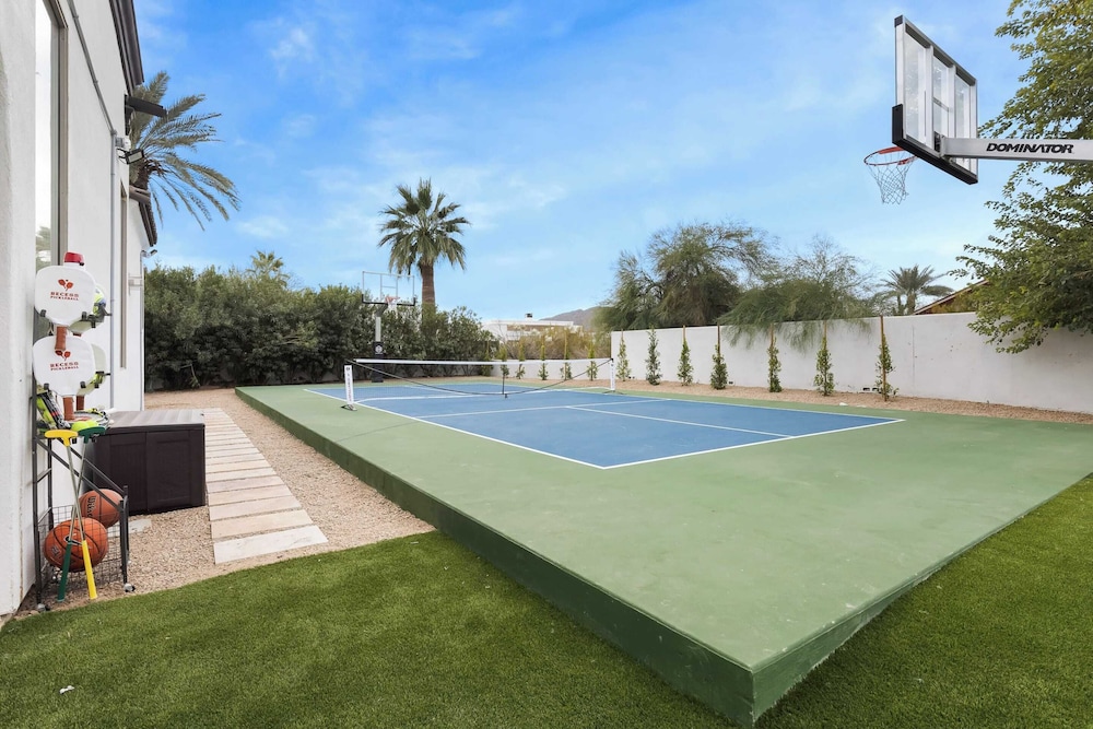 Sleeps 19 7bdr Estate Sports Court Putting Green Pool Farrier by Avantstay - photo 45