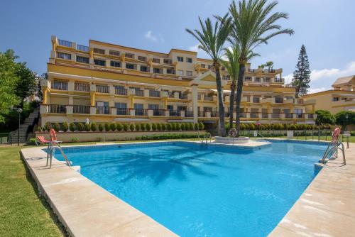 Apartamentos Romana Playa 203 — 4-Star Luxury Hotel in Marbella, Spain