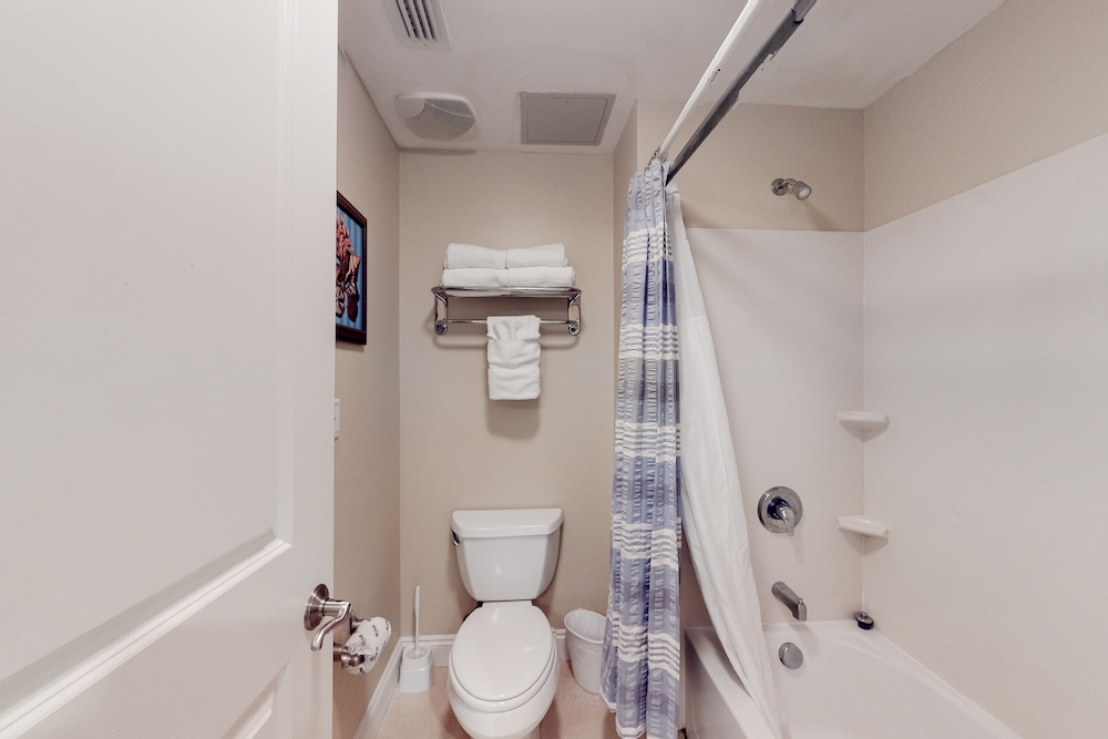 Carillon Beach Inn - photo 17