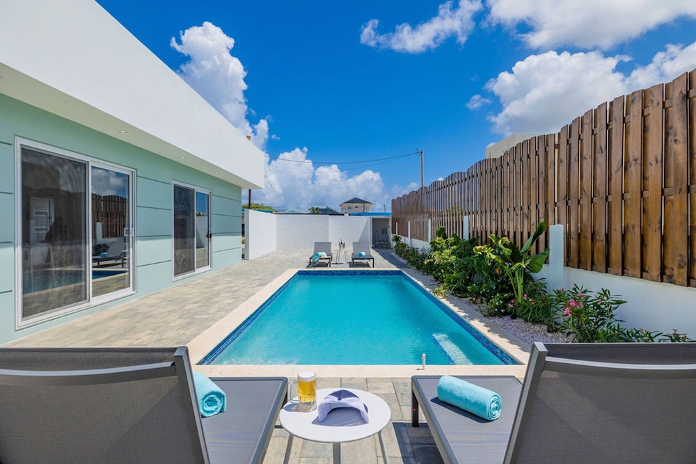 4BR 3BA Newly Built w Private Pool 5 min 2 Beach in Noord, Aruba