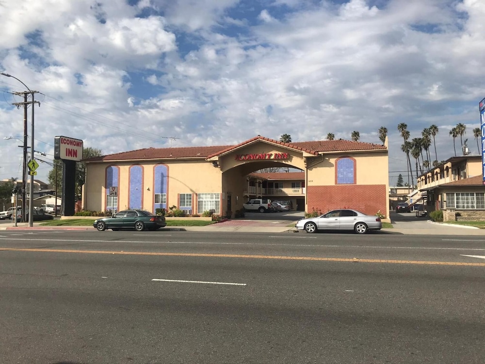 Economy Inn Lax - photo 29