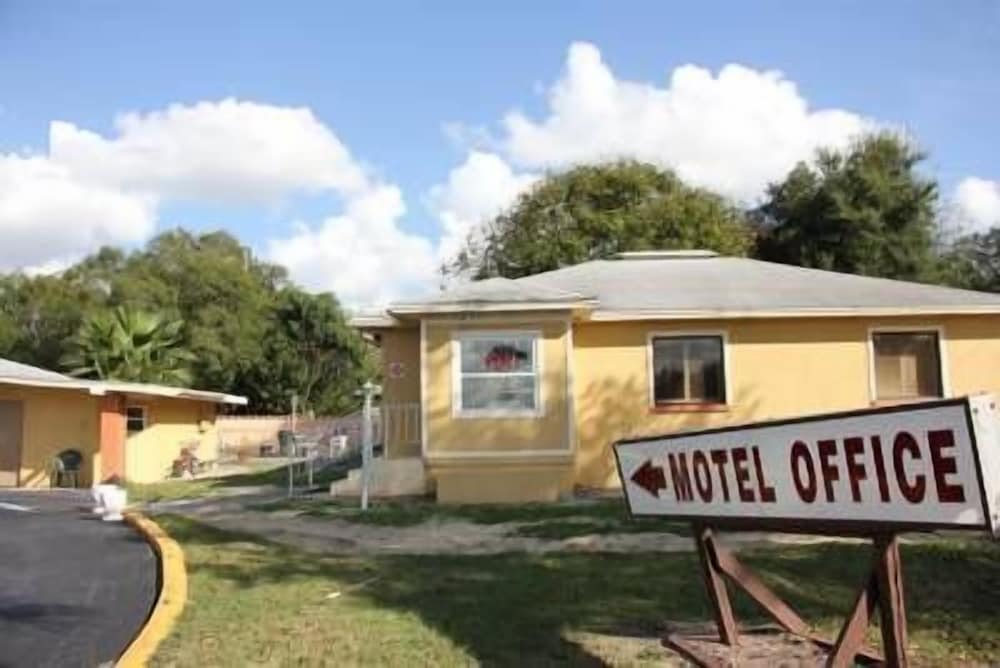 Prince of Wales Motel - photo 24
