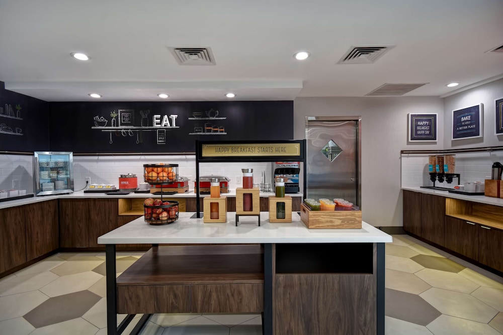Hampton Inn Ny Jfk - photo 21
