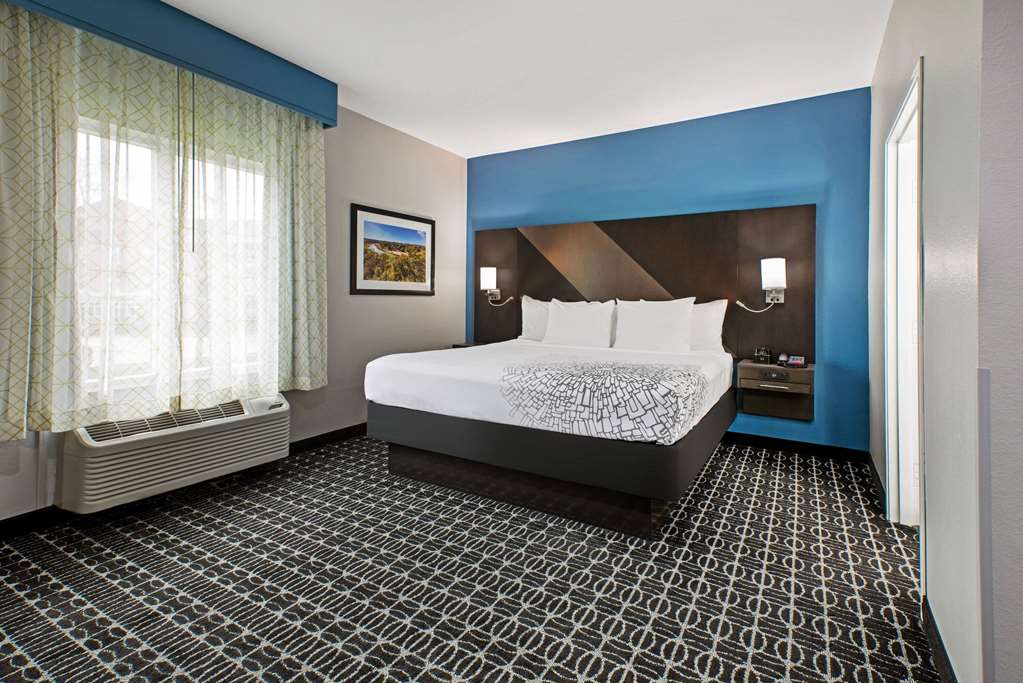 La Quinta Inn & Suites by Wyndham Sulphur Springs - photo 20
