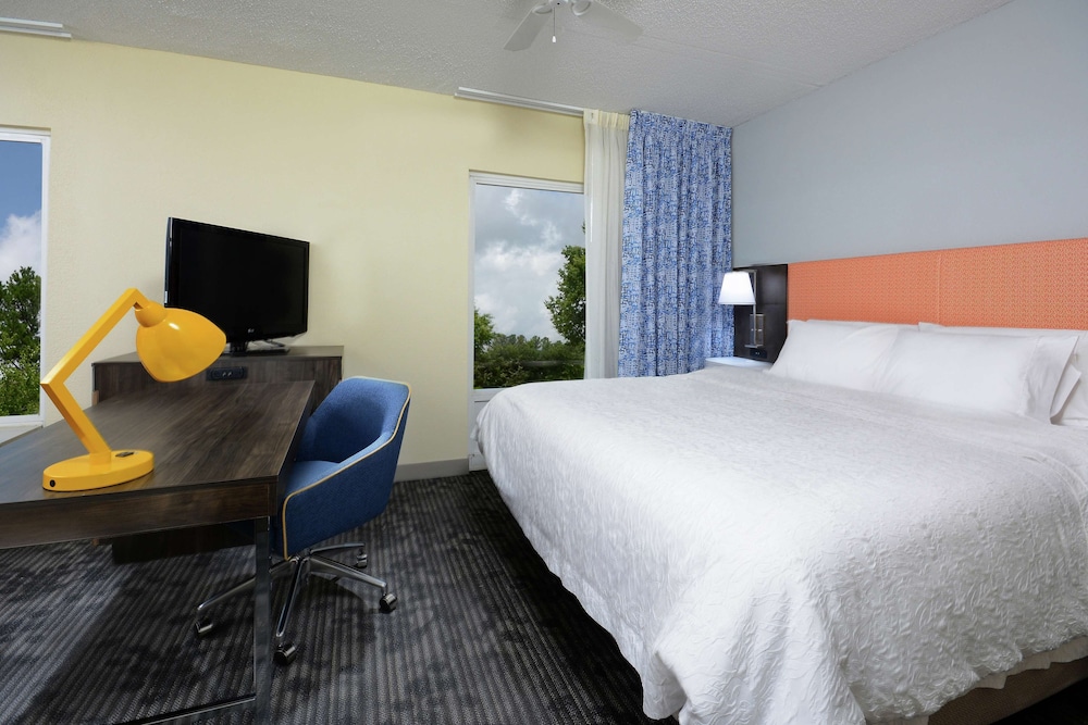 Hampton Inn & Suites Clinton I 26 - photo 18
