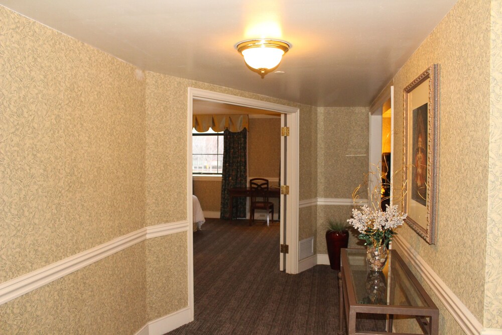 Roberts Riverwalk Urban Resort Hotel - photo 26