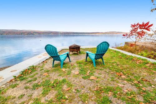 Live Laugh Lake A — 4-Star Luxury Hotel in Rushville, United States