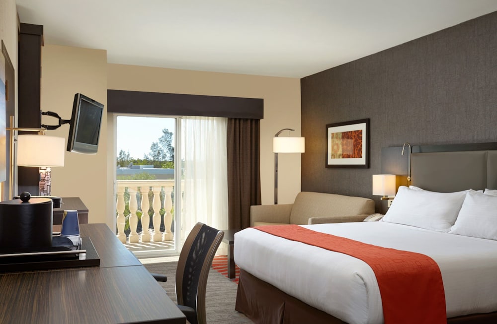 Holiday Inn Express Hotel Naples Downtown 5th Avenue - photo 8