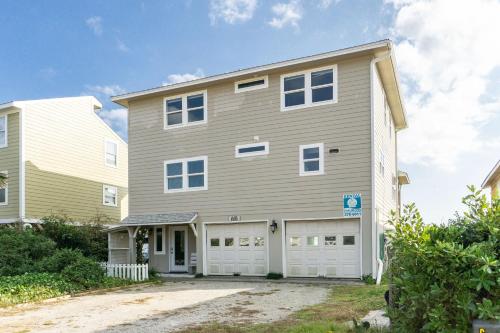 Yorkshire by Oak Island Accommodations - photo 40