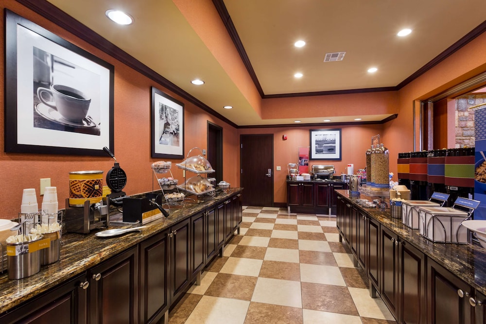 Hampton Inn & Suites Mission - photo 16