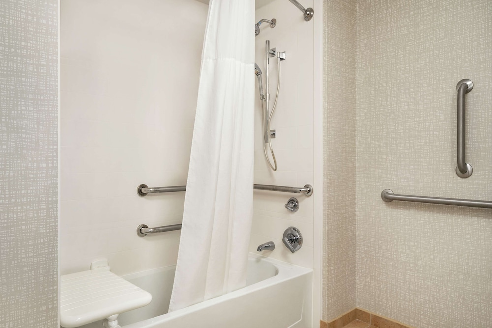 Hampton Inn & Suites Exeter - photo 34
