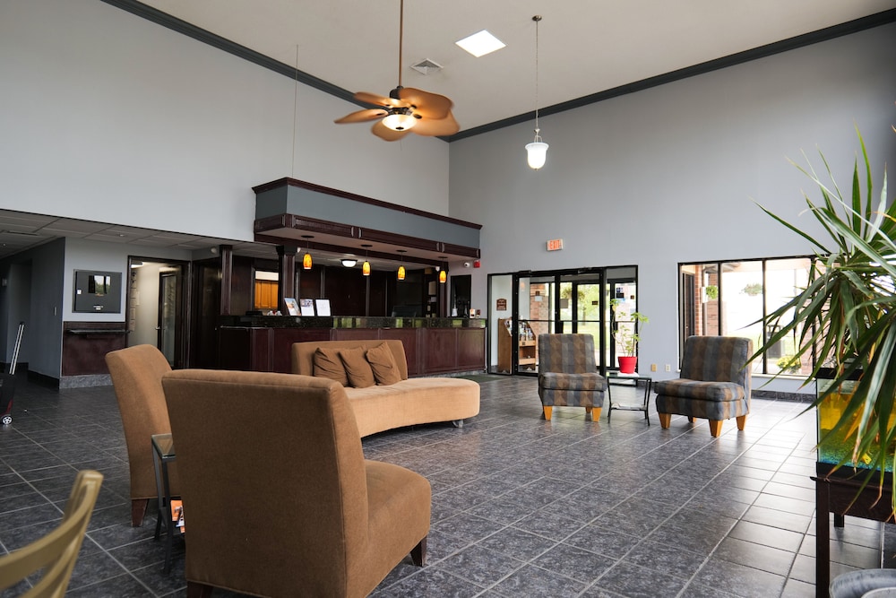 Baymont by Wyndham Flint Airport North - photo 9