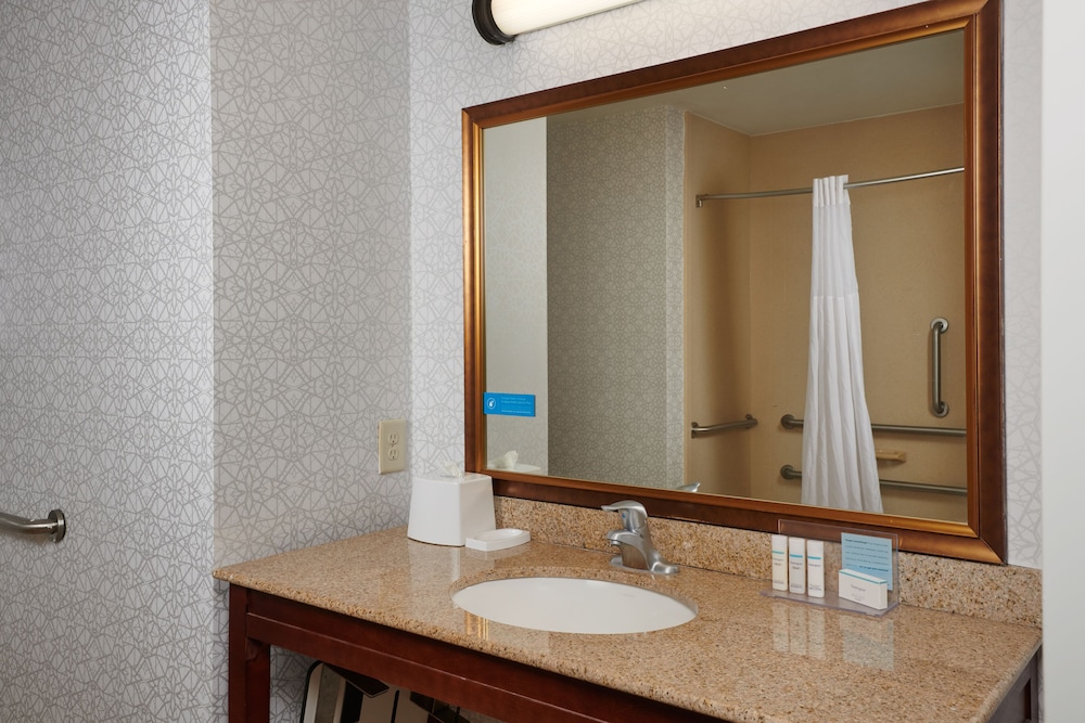 Hampton Inn & Suites Holly Springs - photo 20