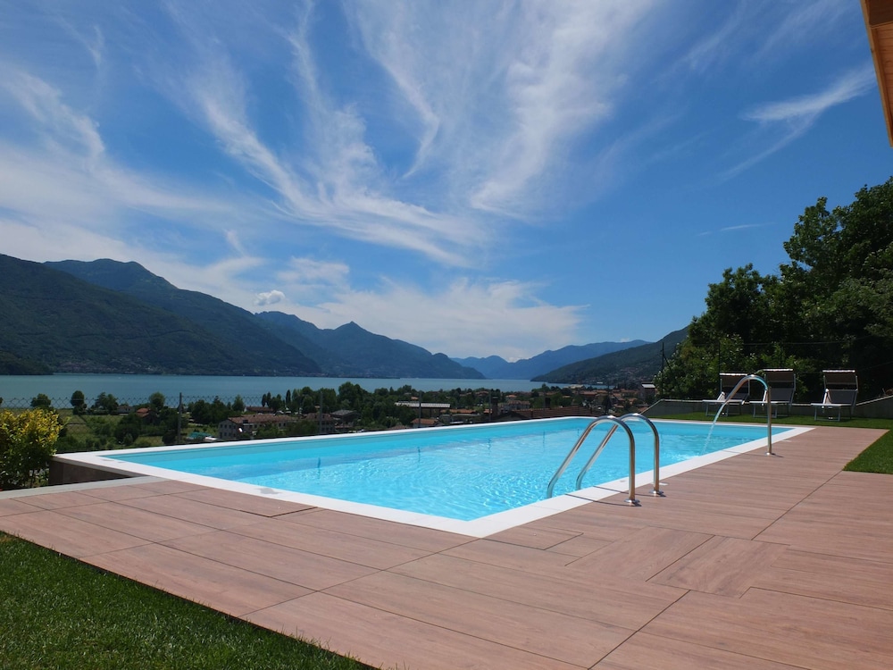 Residence Vacanze Relax Lago di Como — 4-Star Luxury Hotel in Gravedona-San Gregorio, Italy