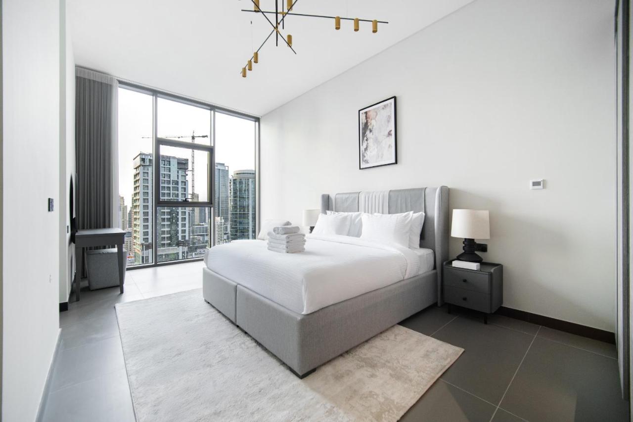 SettlerHomes Elegant JLT Lakefront Near Metro — 4-Star Luxury Hotel in Dubai, United Arab Emirates