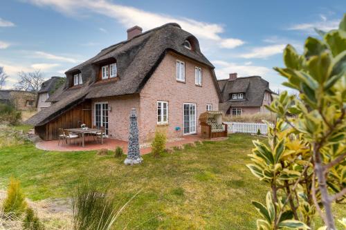 Reetdachhaus Stormhus Böhl Reetdachhaus Stormhus Böhl — 4-Star Luxury Hotel in Sankt Peter-Ording, Germany