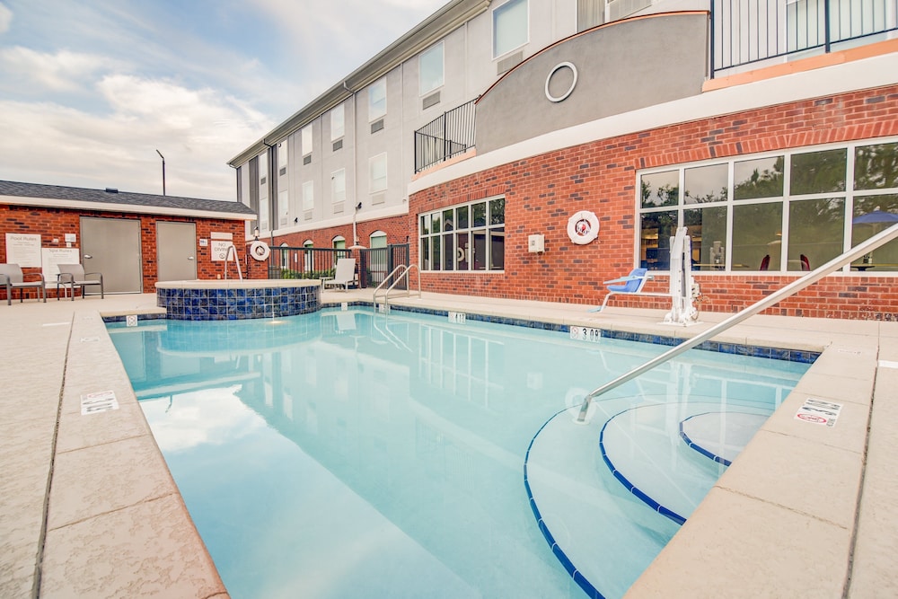 Holiday Inn Express & Suites Foley by IHG - photo 49