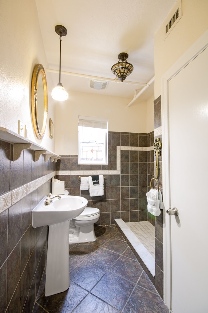 Inn on Charlotte Boutique Hotel - photo 26