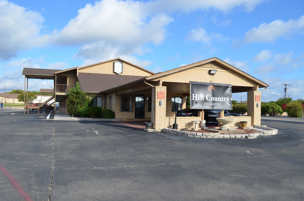 Hill Country Inn & Suites - photo 2