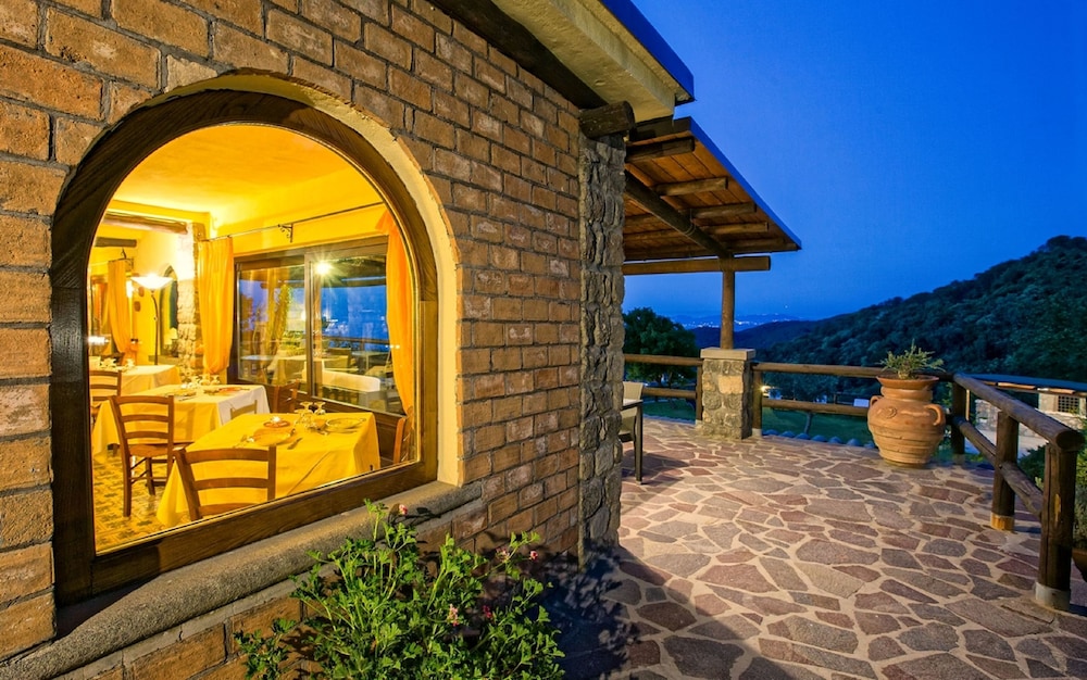 Agriturismo Pera di Basso — 4-Star Luxury Hotel in Casamicciola Terme, Italy