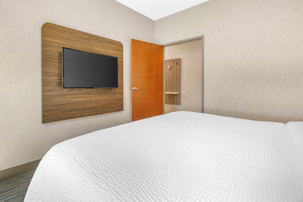 Holiday Inn Express & Suites Astoria by IHG - photo 27