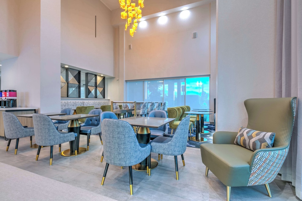 Hampton Inn & Suites by Hilton Shenandoah The Woodlands - photo 26