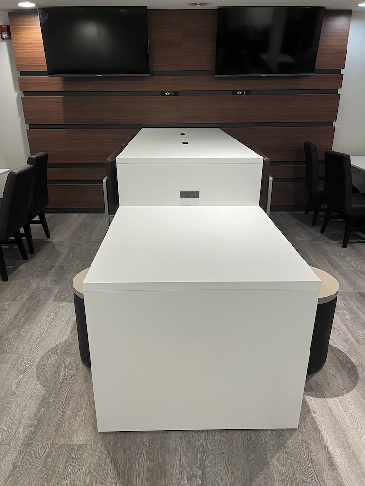 Wingate by Wyndham Dublin Near Claytor Lake State Park - photo 51