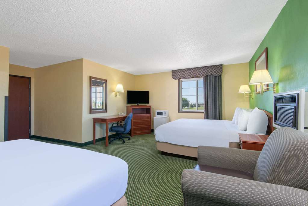 Days Inn by Wyndham Great Bend - photo 12