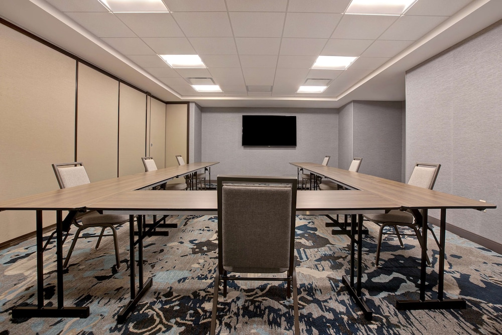 Embassy Suites by Hilton Rockford Riverfront - photo 55