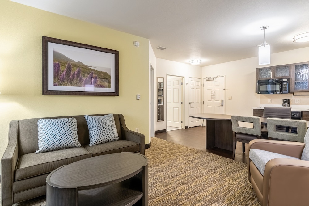 Candlewood Suites Portland Airport by IHG - photo 12