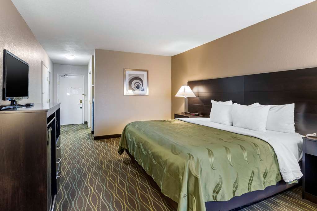 Quality Inn & Suites Des Moines Merle Hay Road - photo 10