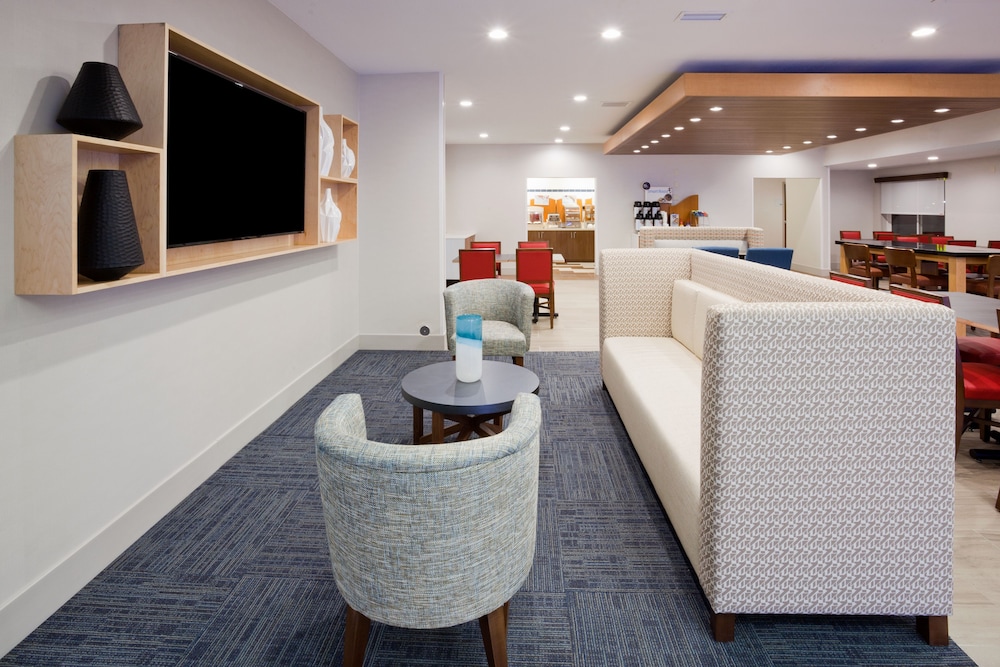 Holiday Inn Express Hotel & Suites Dickinson an IHG Hotel - photo 3