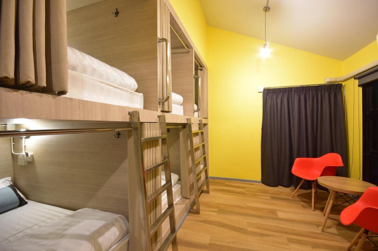 Bangkok Silom chat box hostel