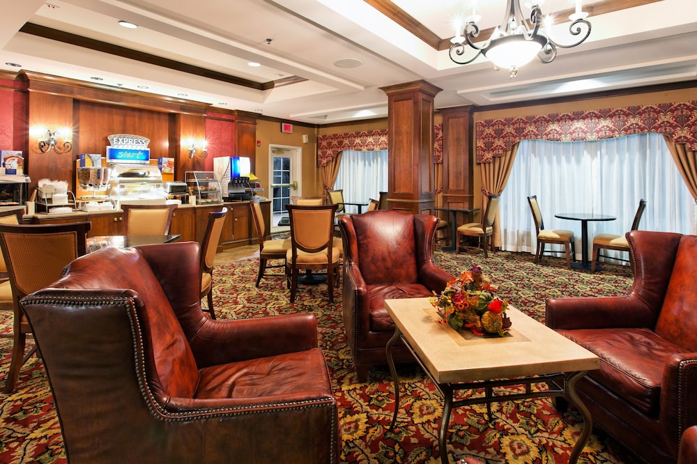 Holiday Inn Express Hotel & Suites Tupelo by IHG - photo 35