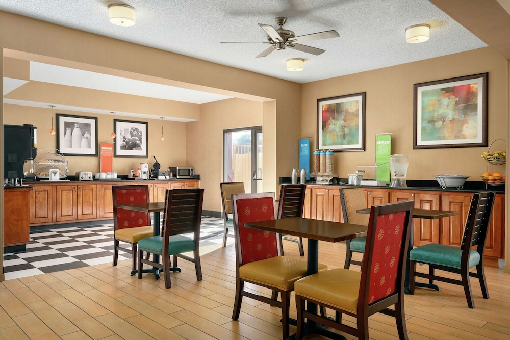 Hampton Inn Phoenix Chandler - photo 20