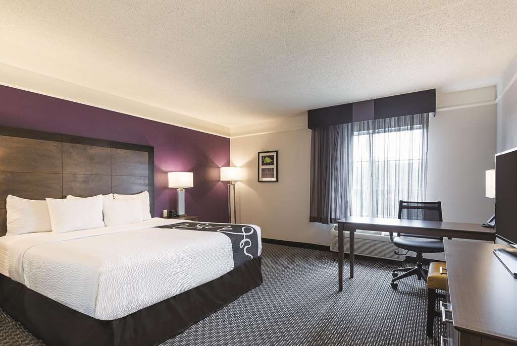 La Quinta Inn & Suites by Wyndham Dallas Plano West - photo 25