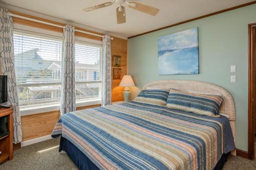 Beach Barracks by Oak Island Accommodations - photo 15