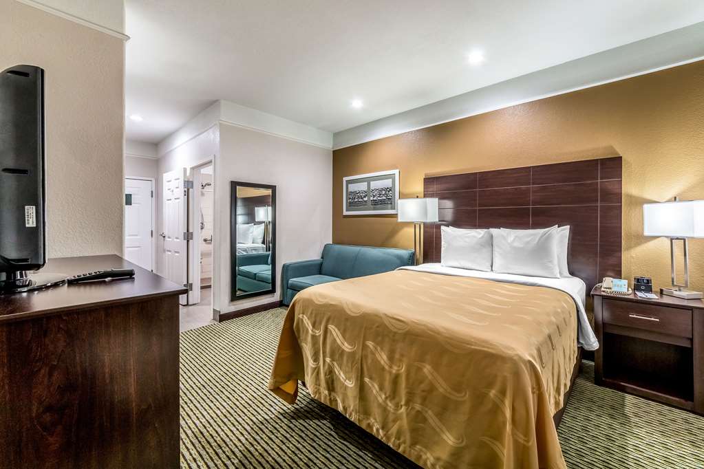 Quality Inn & Suites SeaWorld North - photo 6