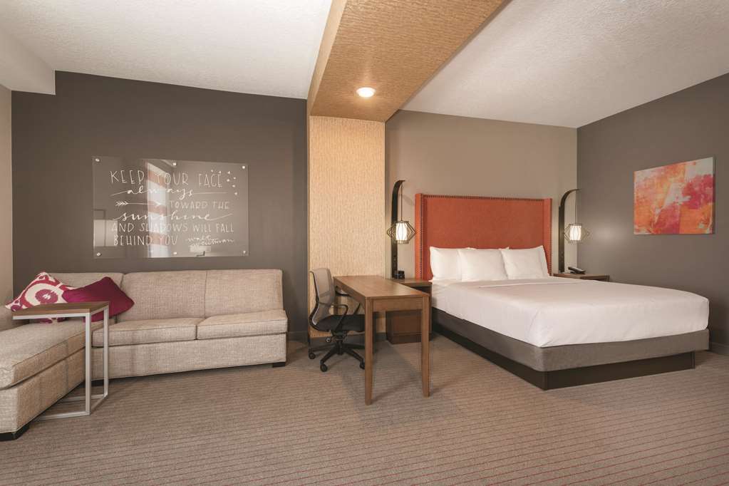 La Quinta Inn & Suites by Wyndham South Jordan - photo 17