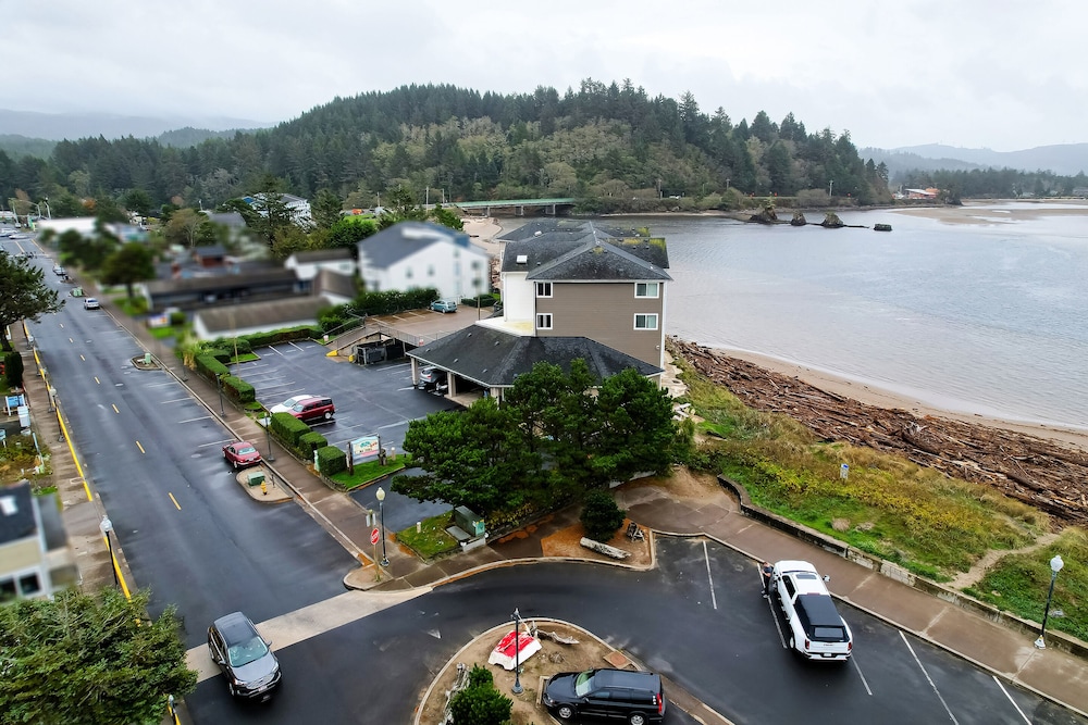 Siletz Bay Beachfront Hotel by OYO Lincoln City - photo 120