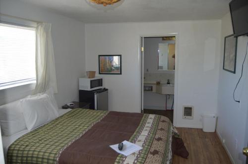 Newport Antler Motel - photo 9
