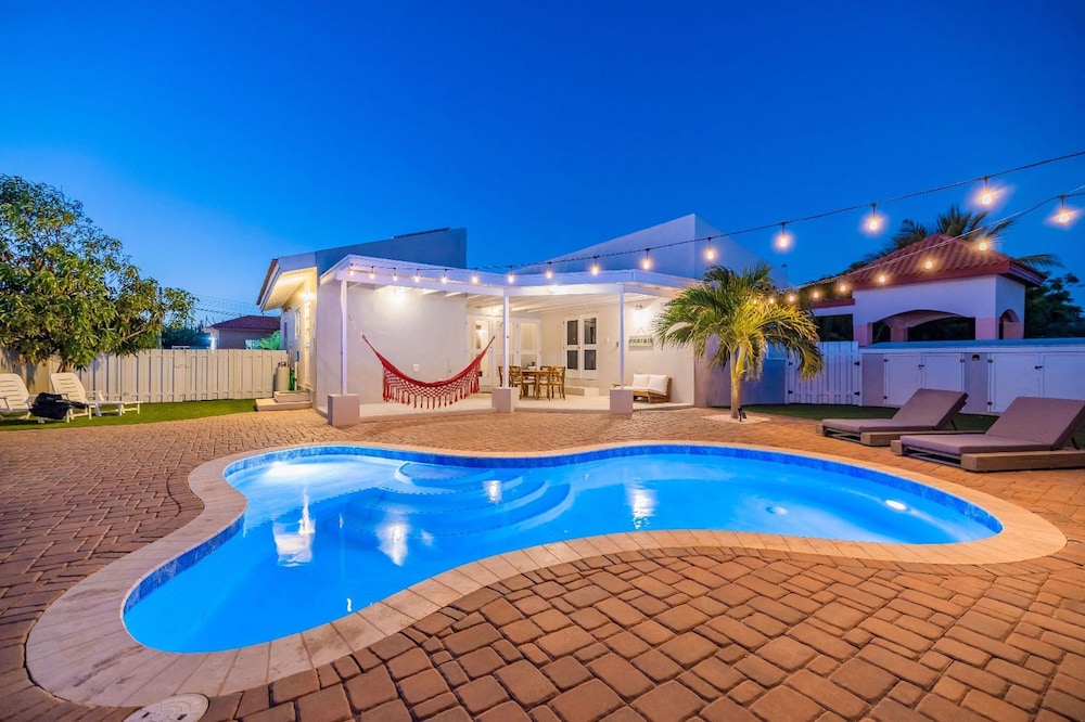Beautiful 3br2ba Amazing Location w Private Pool in Noord, Aruba