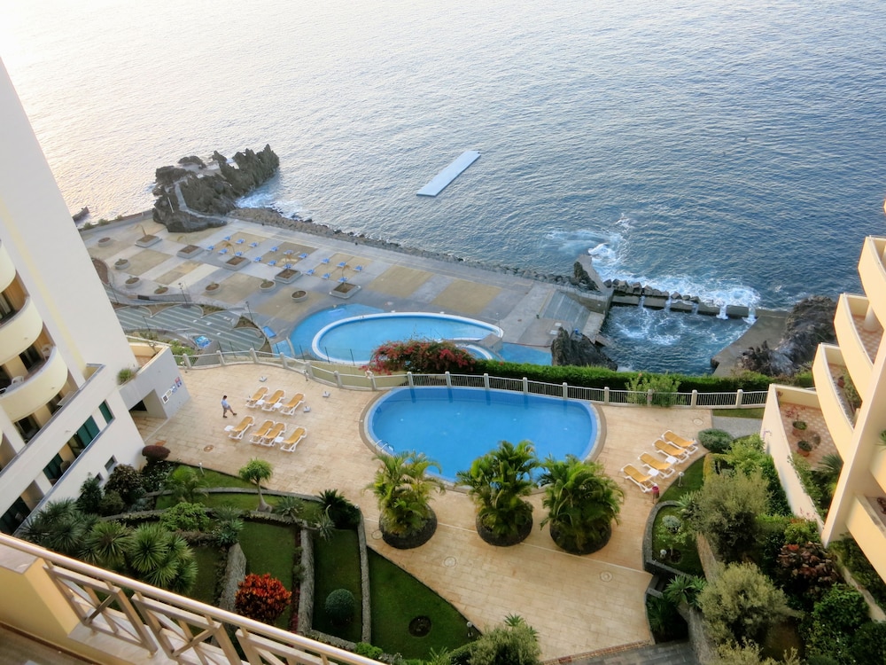 Superior Rentals in Madeira Lido — 4-Star Luxury Hotel in Funchal, Portugal