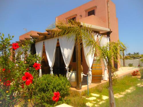 VILLETTA MAGNOLIE by Trerose Properties Villetta indipendente con wi fi e posto auto gratuito — 4-Star Luxury Hotel in San Vito Lo Capo, Italy