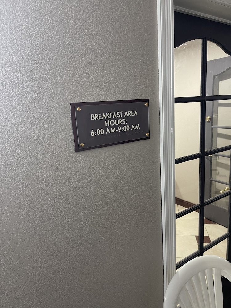 Baymont by Wyndham Bellevue Omaha - photo 25