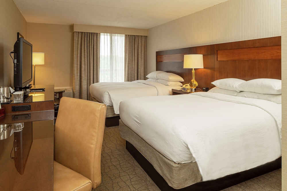 DoubleTree by Hilton Pittsburgh Green Tree - photo 7