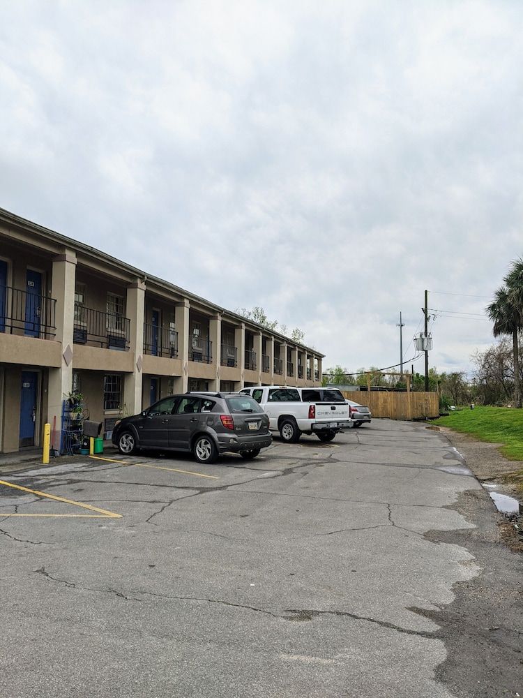 Lake Houma Inn — Houma
