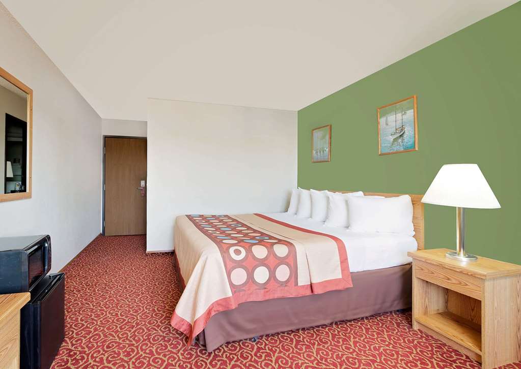 Super 8 by Wyndham Marshall - photo 8