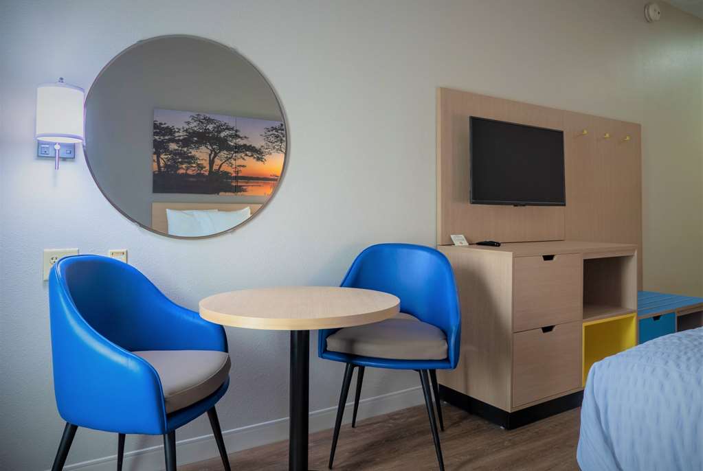 Days Inn & Suites by Wyndham Savannah North I 95 - photo 17